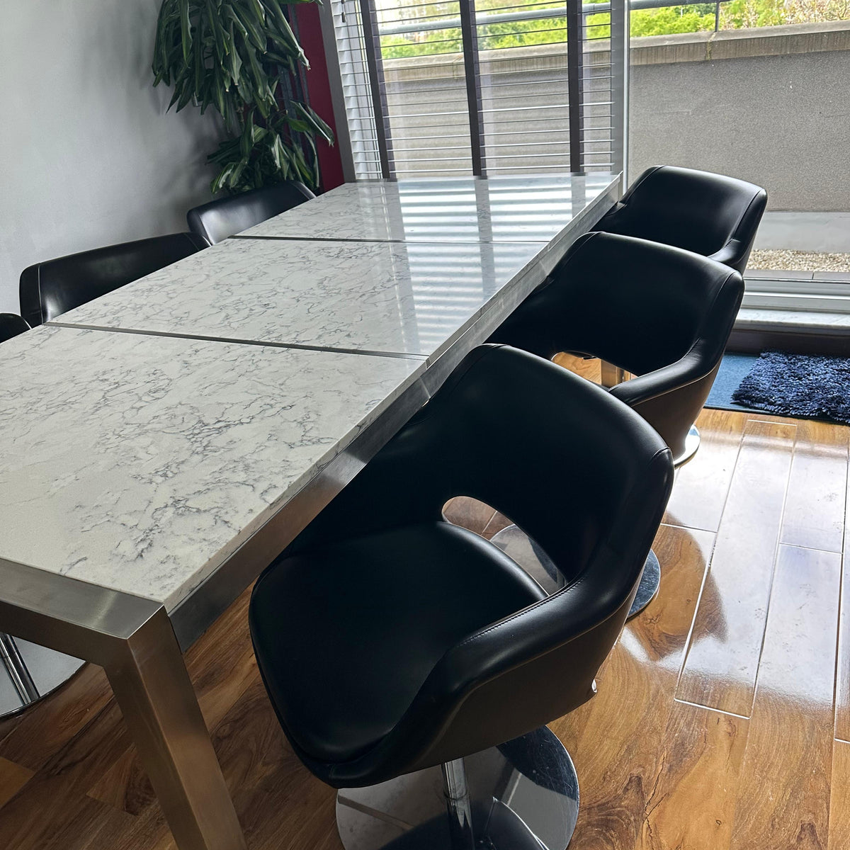 Martela Kilta Swivel Chairs (Black Leather)