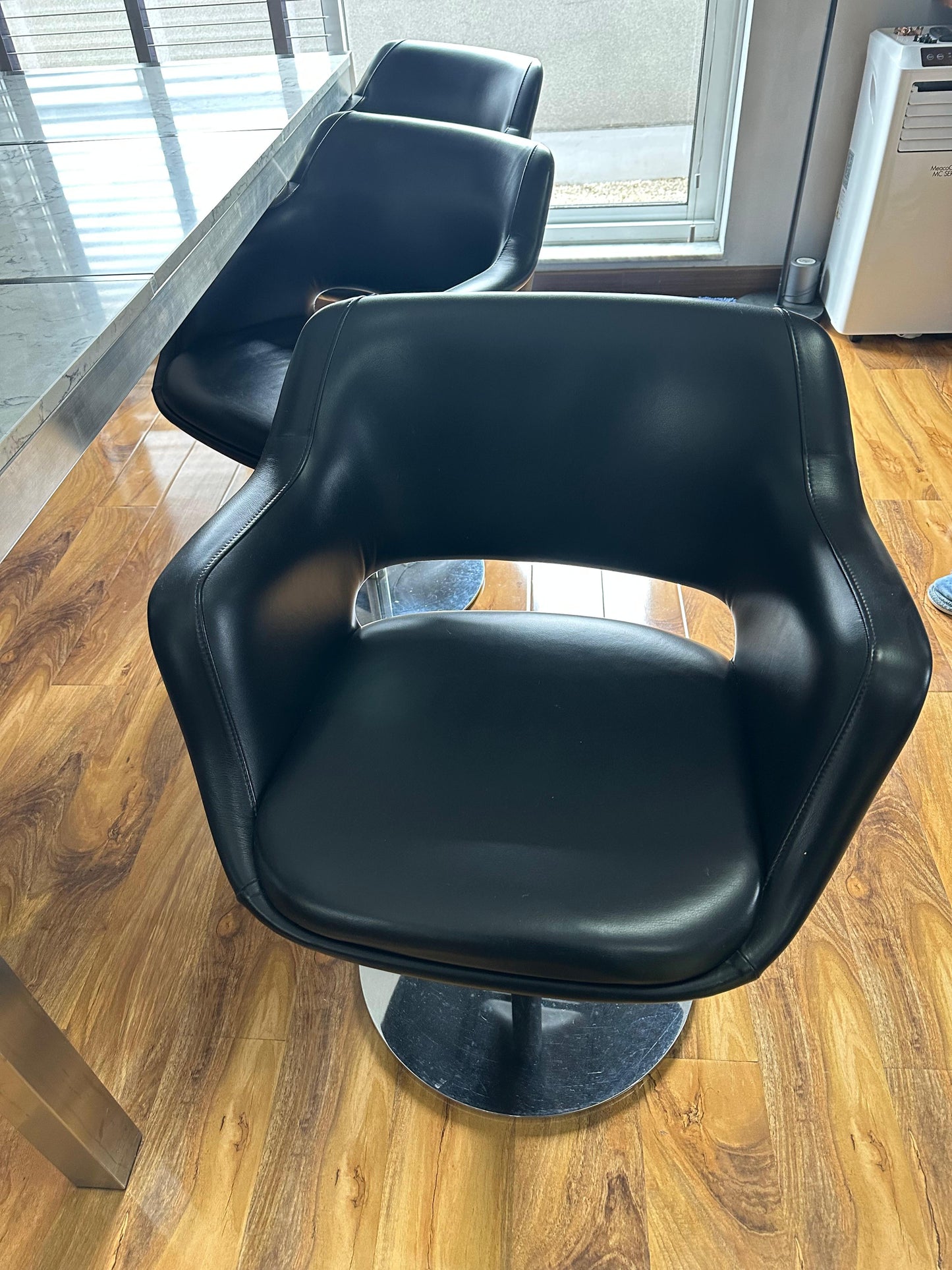Martela Kilta Swivel Chairs (Black Leather)