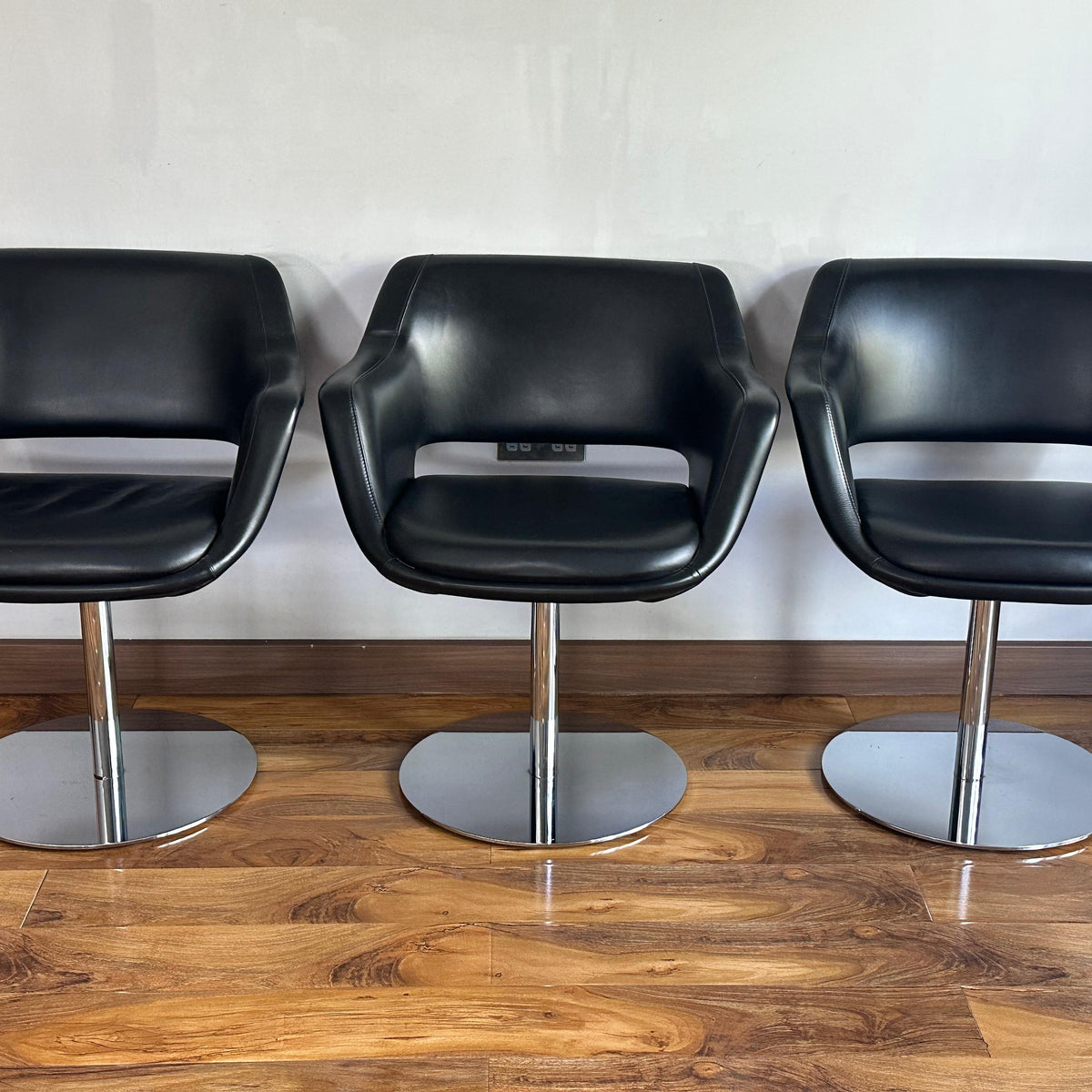 Martela Kilta Swivel Chairs (Black Leather)