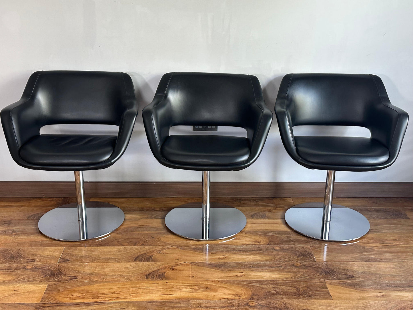 Martela Kilta Swivel Chairs (Black Leather)